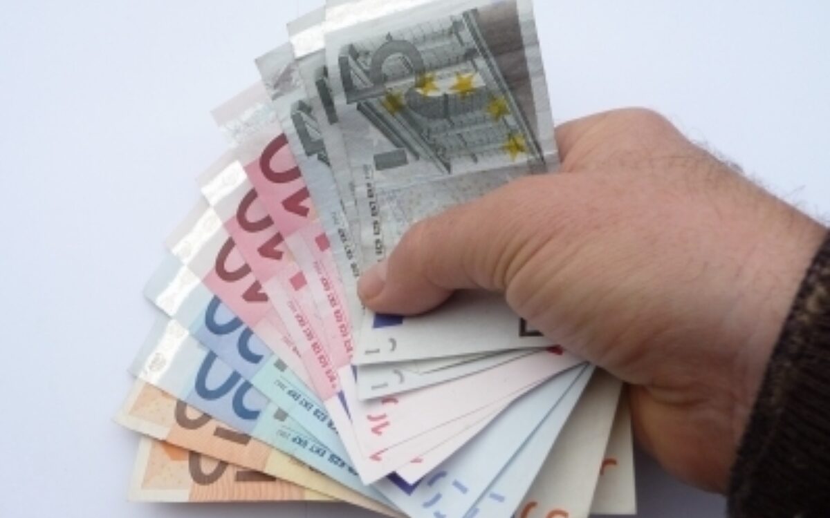 1480415533geld drklauszuwegerhardt pixelio 1480415533geld drklauszuwegerhardt pixelio